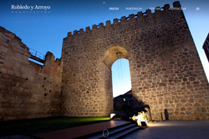 <strong>Robledo y Arroyo robledoyarroyo.es<span></span></strong><i>→</i>